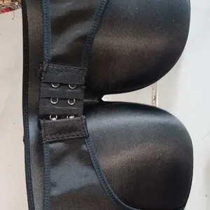 QQ Sugar Bra Wanita Dengan Model Tanpa Tali Strap Dan Bahan Non-slip Bergaya Sexy bh