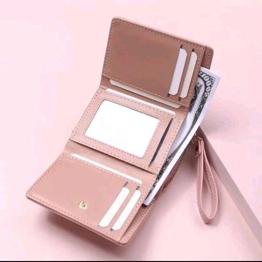 Dompet Mini Aurora Impor untuk Wanita dengan 5 Slot Kartu Tempat Uang Kertas Koin Desain Elegan Praktis dan Fungsional dari Kulit Sintetis Tahan Lama