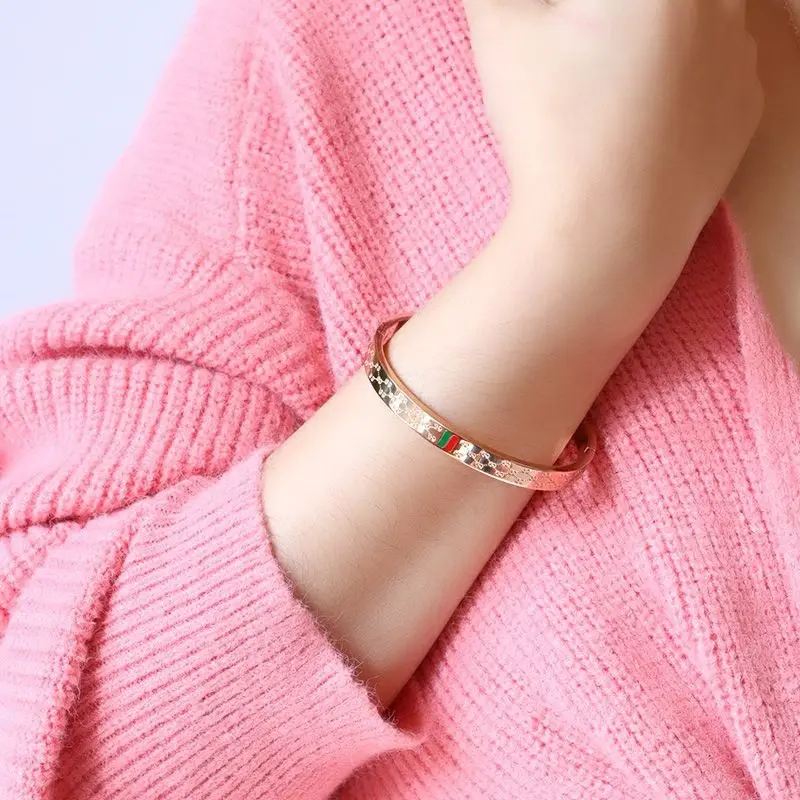Gelang Bangle Titanium Wanita Model Terbaru Aksesoris Tangan Perempuan Mewah Elegan Antikarat - Bracelets