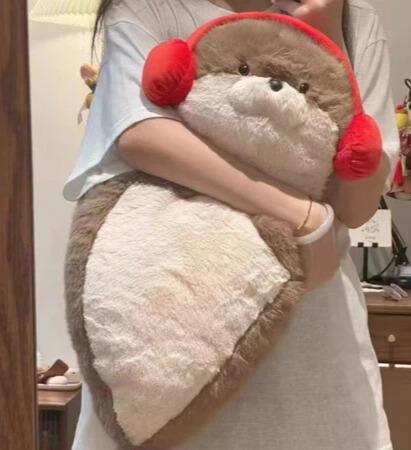  Gấu bông Gối ôm rái cá SIZE 50cm- đeo tai nghe - thú nhồi bông hải ly dễ thương 