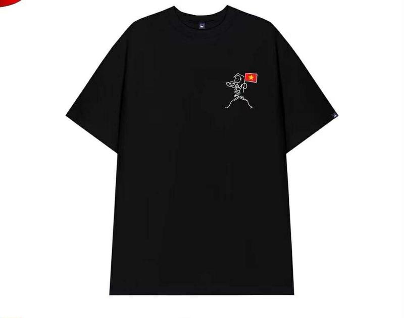 Áo Thun In Lá Cờ Cầm Tay From NAM NỮ,Áo Cộc Tay Boy Phố Mùa Hè 2025 New