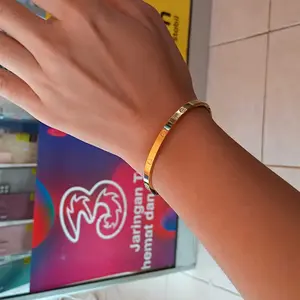 Gelang Titanium Anti Karat Aksesoris Elegan Model Bangle Aksesoris Elegan Bracelets