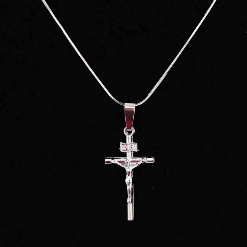 BTC KALUNG TITANIUM PRIA WANITA LIONTIN SALIB INDRI SILVER ELEGAN ANTI KARAT