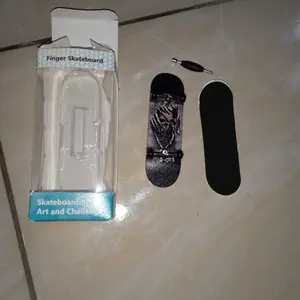 Wooden Finger Skateboard Maple Wood Dengan bantalan anti Mini Fingerboard Jari Mainan Anak Finger Toys