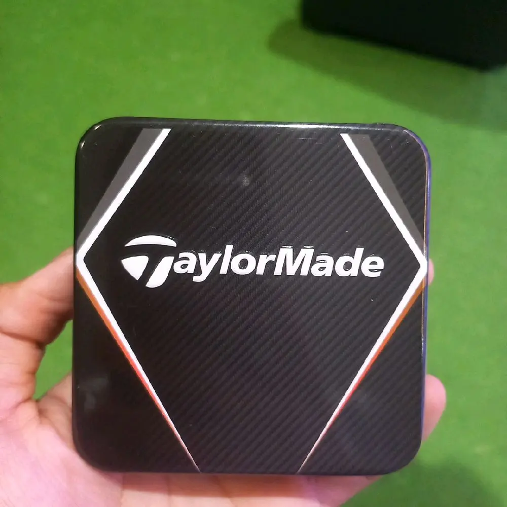 TaylorMade Produk Olahraga dengan Desain Elegan dan Logo Terkenal