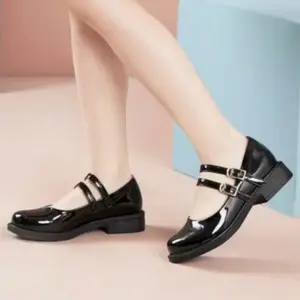SEPATU KOREA WANITA DOCMART GESPER CUTE