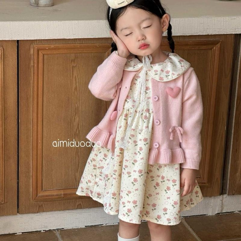Sale Cá Mập Con - S476: Sét Áo Cadigan Nơ Tim + Váy Hoa Nhí Xinh Bé Gái Thu Đông Qccc