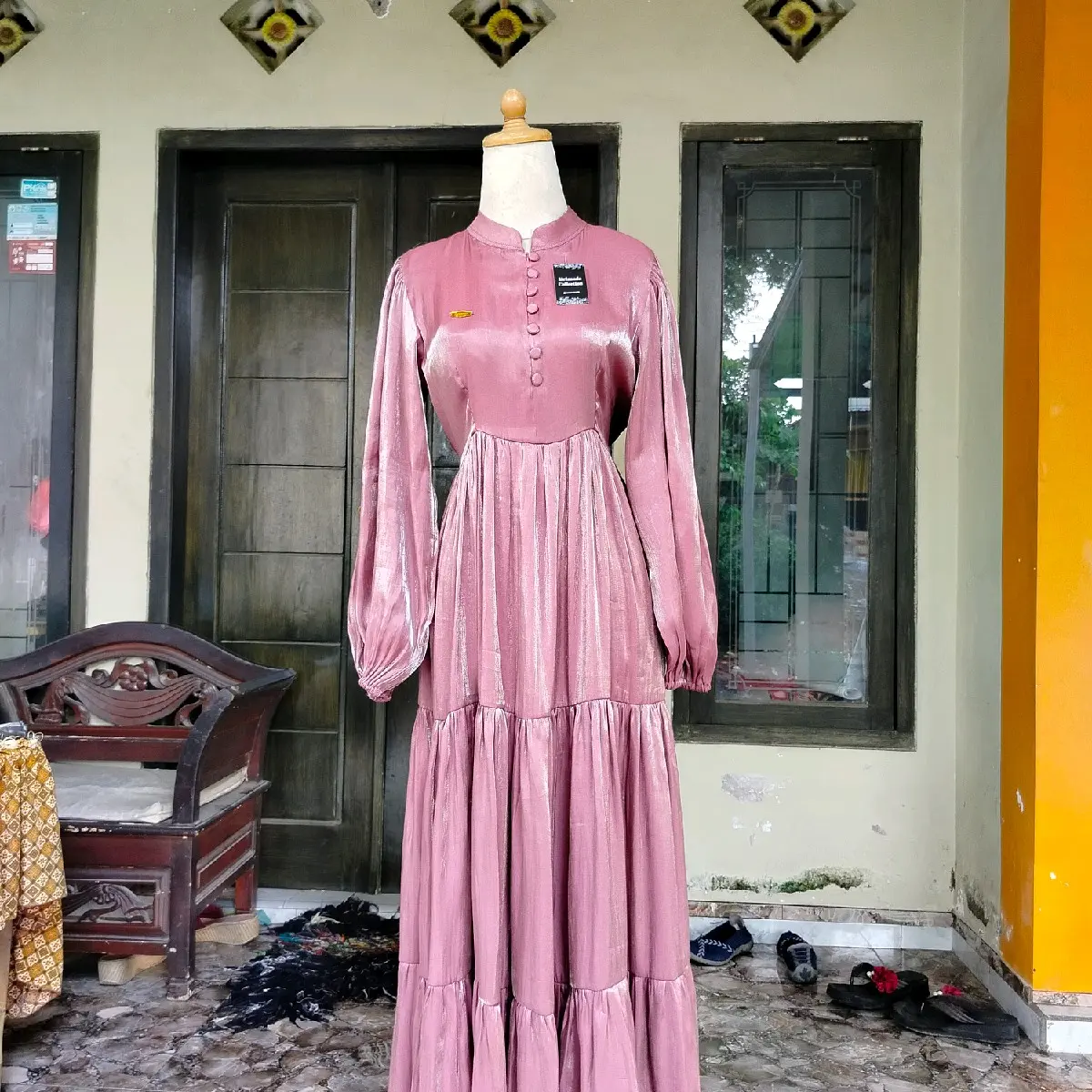 Gamis shimmer warna dusty pink