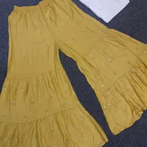 Celana Sharara India Megar dengan Detail Bordir Cantik dan Desain Layered yang Elegan