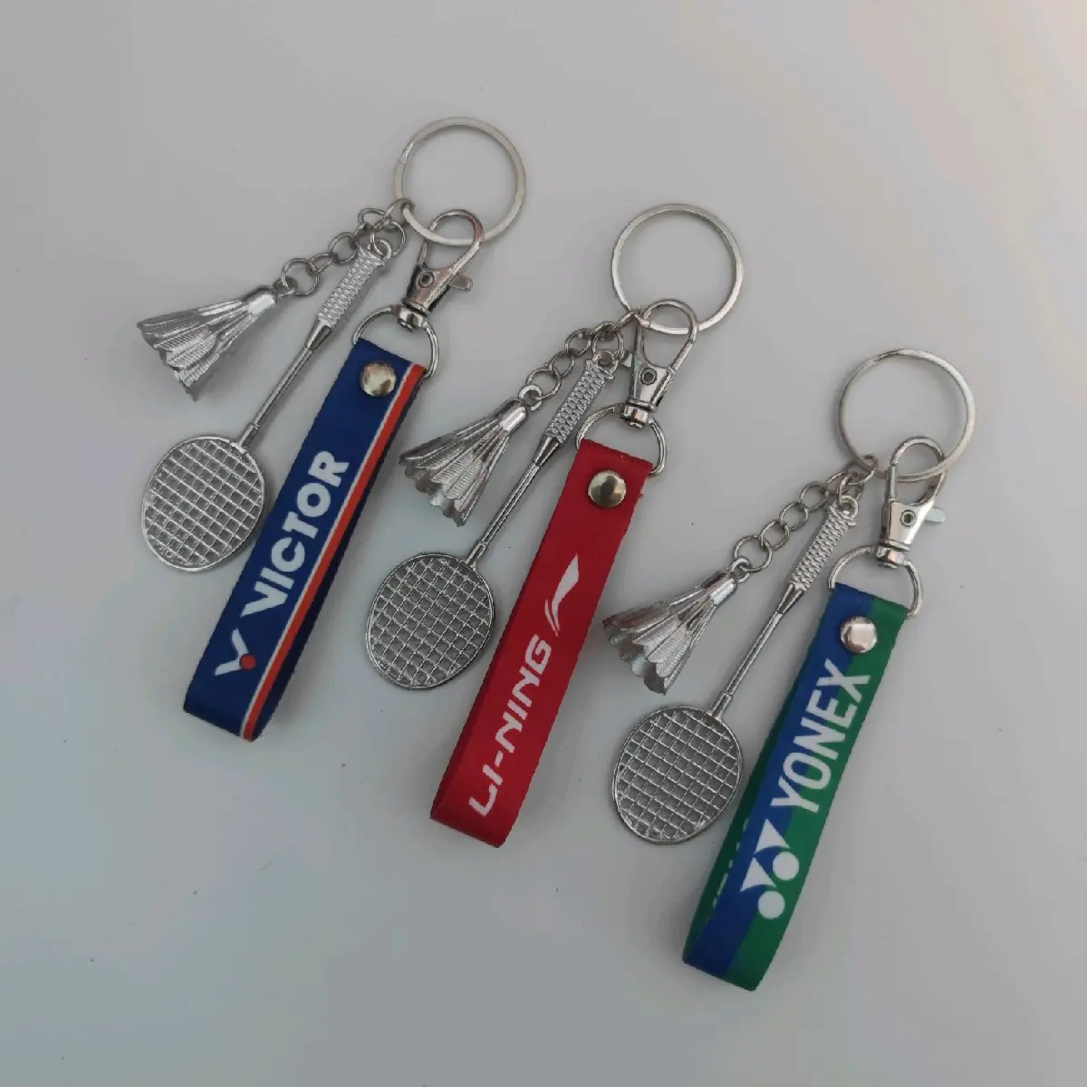 Gantungan Kunci Raket Shuttlecock Logo Badminton Keychain