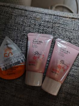 Product Review of High Protection Sakura Sunscreen SPF50+++ Waterproof Moisturizing Long-lasting Moisturizing Face Refreshing UV Protection Facial Skincare Moisturizer Moisture Skin Repair from N**z 1