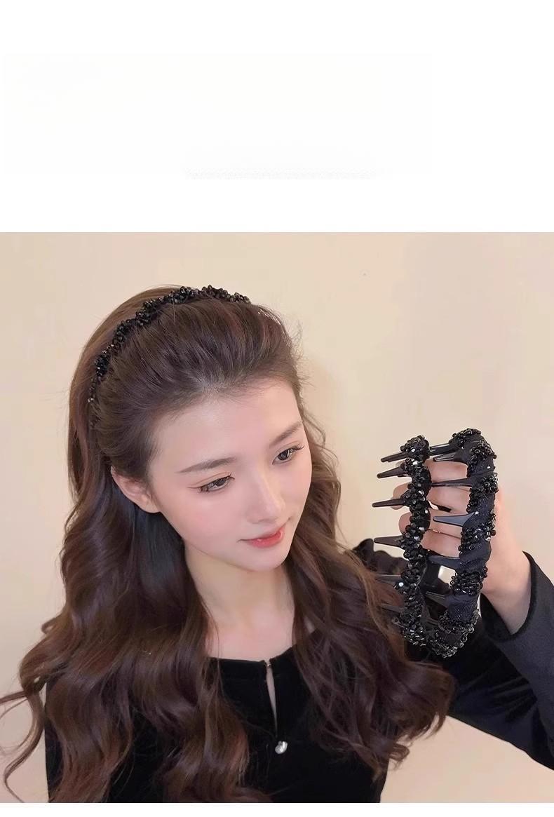 Headbands Bando Rambut Hitam Stylish dengan Manik & Paku | Aksesoris Rambut Wanita Terlaris Bando rambut hitam stylish yang menjadi terlaris! Dihiasi manik berkilau dan paku aksen, cocok untuk dipakai sehari-hari atau acara spesial.