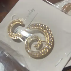 Bros Huruf Inisial Mutiara Premium 80 Butir Mutiara