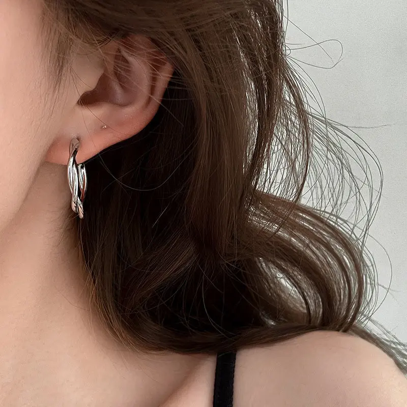 Anting-anting Lingkaran Emas yang Dipilin untuk Wanita, Anting-anting Lingkaran Hipoalergenik Vintage yang Dipilin 3