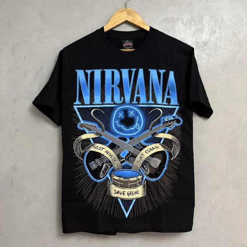 Mode berpakaian di jalan, t-shirt t-shirt pria dan wanita muda, kemeja wanita, baju pria, blus yang nyaman, dan kaos berlengan pendek untuk pria dan wanita