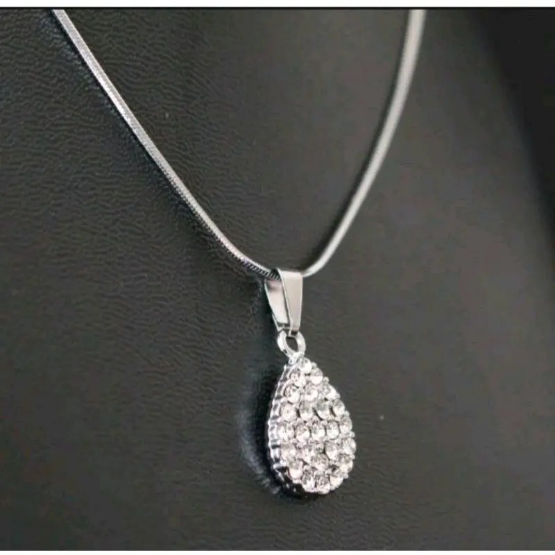 READY KALUNG TITANIUM WANITA LIONTIN OVAL ANTI KARAT