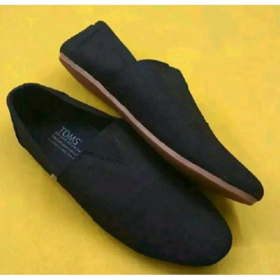 Sepatu Sneakers Hitam TOMS Sepatu Slip On Pria Ringan Nyaman Flat Kerja Shoes