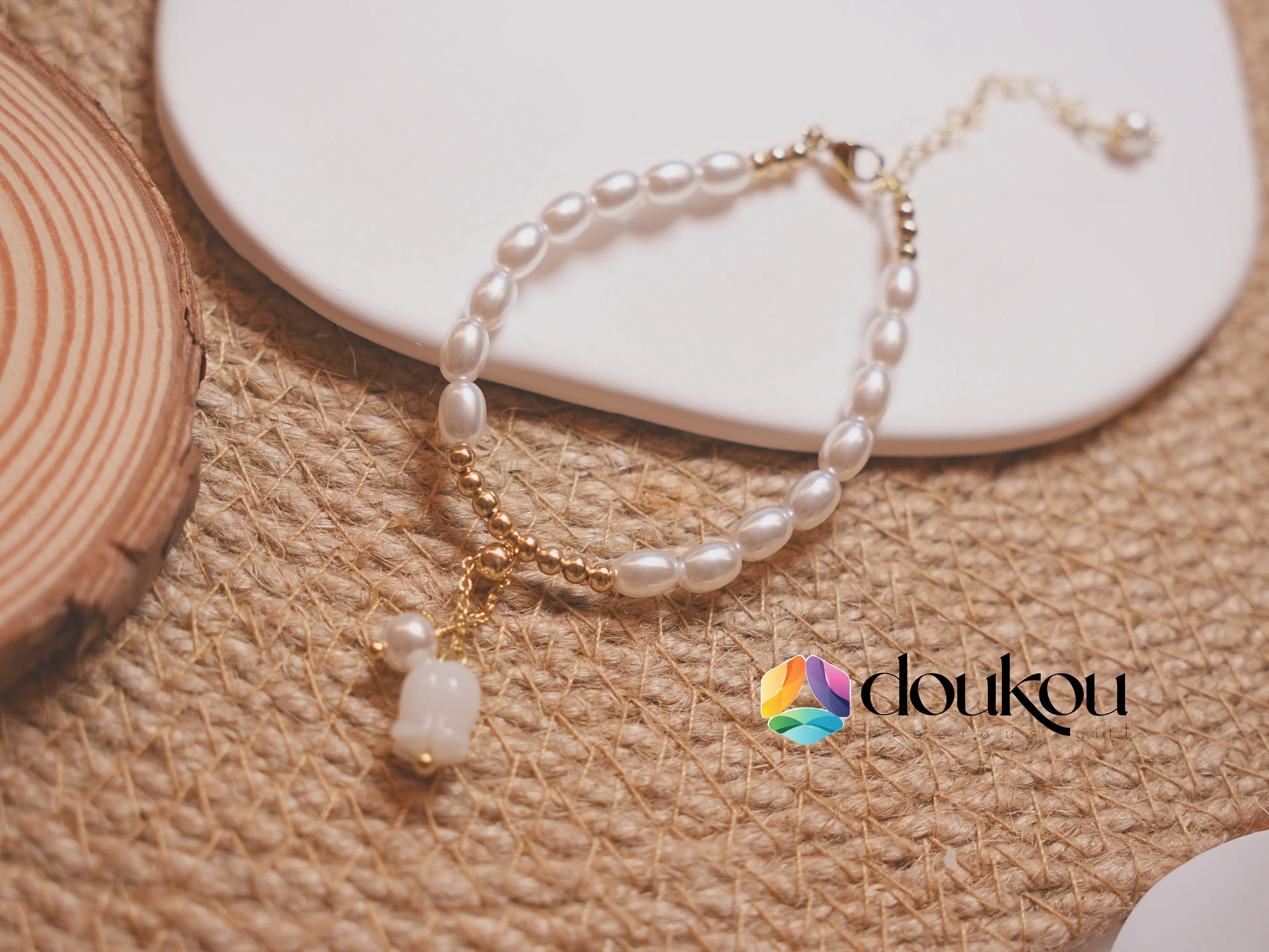 Versatile Niche, French Romance, Lily-of-the-Valley Pearl Bracelet, Fashionable Accessory for all outfit, for Women Girls