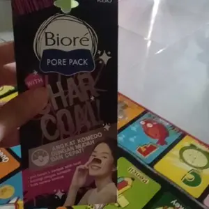 BIORE Pore Pack Plester Pembersih Komedo Black Oil Absorbing Powder