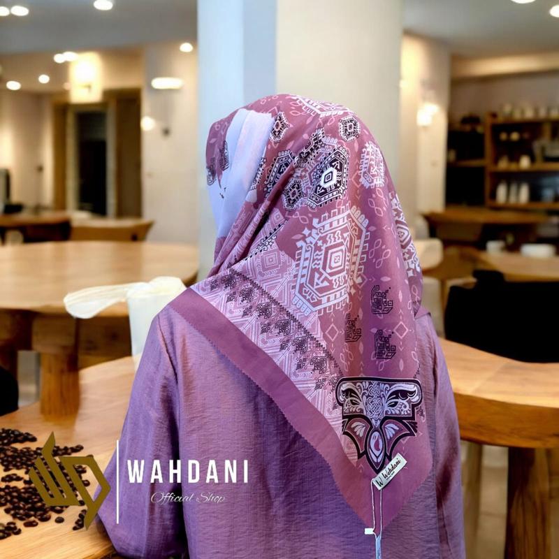 HIJAB SEGIEMPAT VOAL  MOTIF TERBARU KEKINIAN 5
