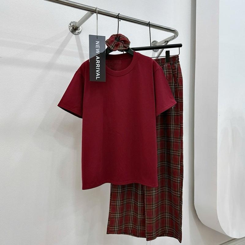 Set bộ áo thun đỏ quần xuông kẻ caro kèm dây buộc tóc hot new bigsize nữ (21263) Top
