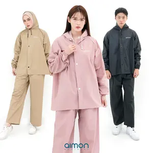 Aimon Jas Hujan Unisex Dewasa Pria Wanita Setelan PVC Tahan Air Setelan Jaket Celana Pouch Bag Waterproof Size L XL XXL Resleting Depan Sablon Logo Menyala Bahan Parasut Elastis Tebal Desain Modern