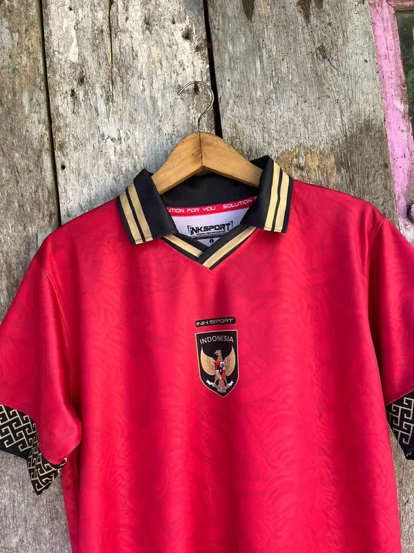 Jersey Timnas Series Kerah Wangky Merah Logo Printing dan Logo Bordir Free Custom Nama dan No Punggung Sport 2