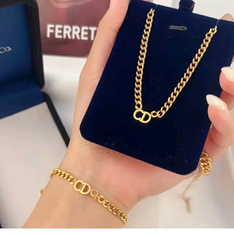 Kalung Rantai Titan Model CD Tersedia Warna Rose Gold, Gold dan Silver Anti karat Aksesoris Elegan Titanium Asesoris Wanita 1