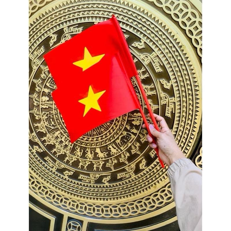 Cờ vẫy Cờ đỏ sao vàng cầm tay chất liệu phi bóng loại đẹp