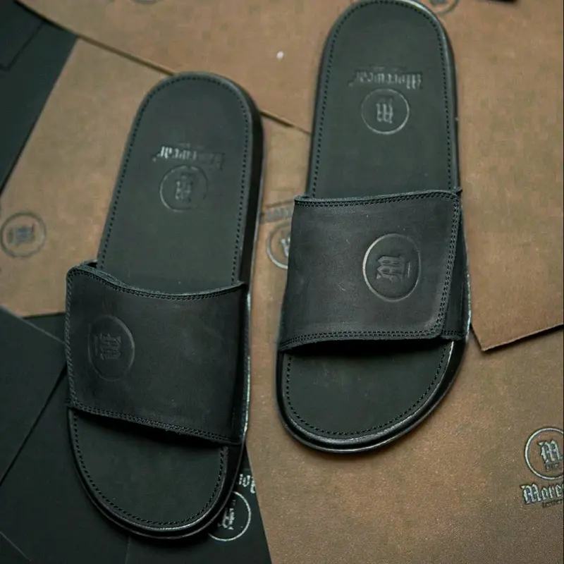 SANDAL PRIA KULIT ASLI GARUT/SANDAL MOREWEAR KULIT/SANDAL KULIT PREMIUM/SANDAL KEKINIAN/ SANDAL SLIP ON Sendal hitam 3