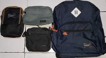 Product Review of PUSHOP PAKET BUNDLING HEMAT PSHP45K-02 - Paket Tas Selempang Pria Wanita 45 Ribu Dapat 3pcs Tas Slingbag Canvas dan Mini Sling bag Casual Polos Cowok Cewek Hitam Pria from T**1 0
