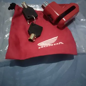 Kunci gembok cakram motor original HONDA bisa di pakai juga di semua jenis motor yang menggunakan cakram. Accessories Motorcycle Anak Pelindung