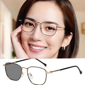 (มีกล่อง) แว่นอ่านหนังสือโฟโตโครมิกอัจฉริยะกรอบเล็ก โลหะ ป้องกันแสงสีฟ้าและรังสี จำเป็นสำหรับการอ่านหนังสือพิมพ์และสื่ออื่นๆ