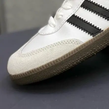 ETALASE 11 SNEAKERS SMB4 PUTIH LIS HITAM