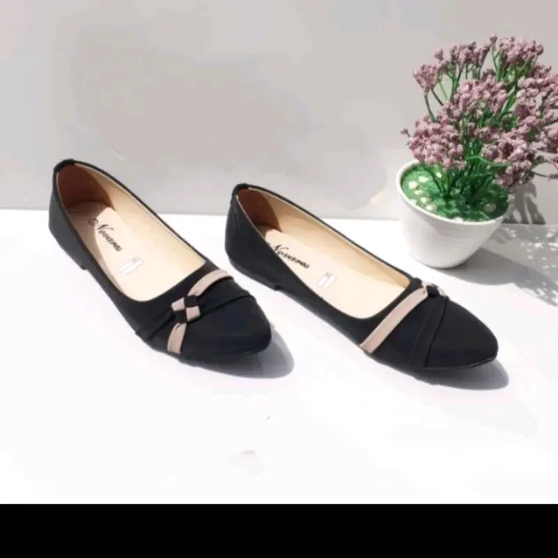 sepatu flatshoes wanita variasi tali ketupat rn52 Kerja Hitam 0