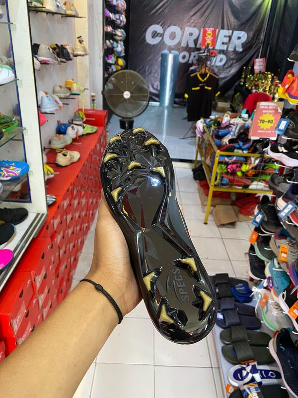 SEPATU LIGHTSPEED REBORN BLACK/PALE GOLD FG/IN 5
