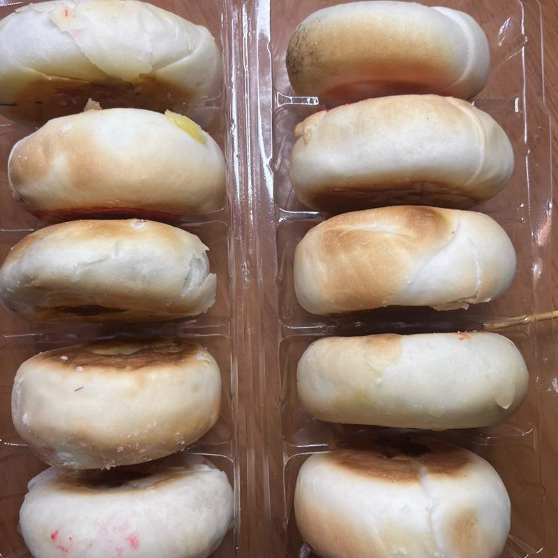 Bánh Pía nhân đậu trứng muối sầu riêng  và trứng muối khoai môn 1 hộp 10 cái