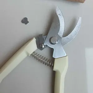 Gunting Dahan Ranting Tanaman Batang Daun Peralatan Berkebun Model Bengkok Alat Taman Ideal untuk Memotong Dahan dan Ranting Tanaman