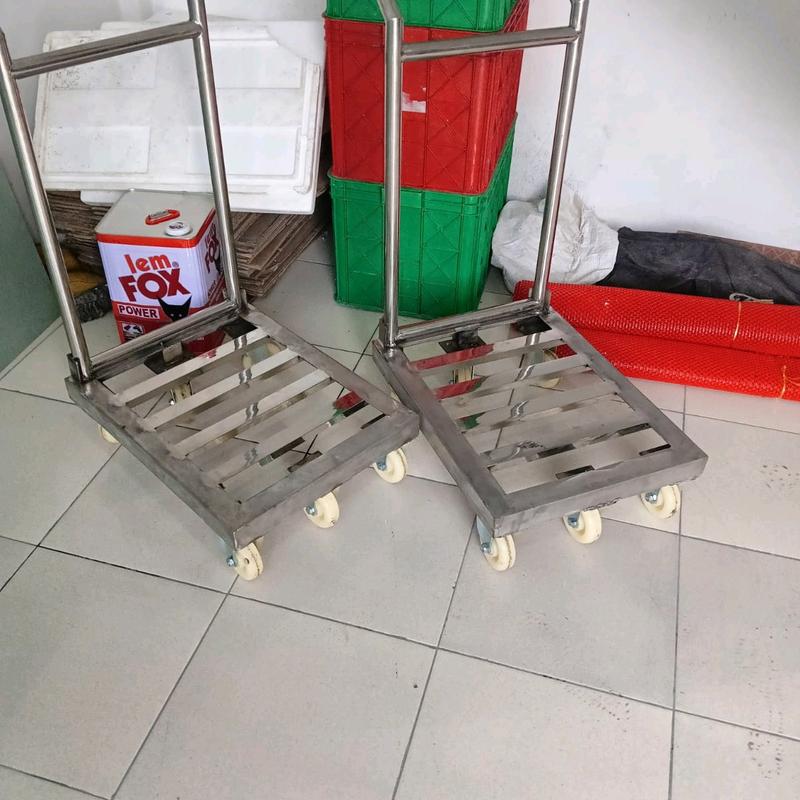 Troli Pengangkat Beban Berbahan Stainless 0