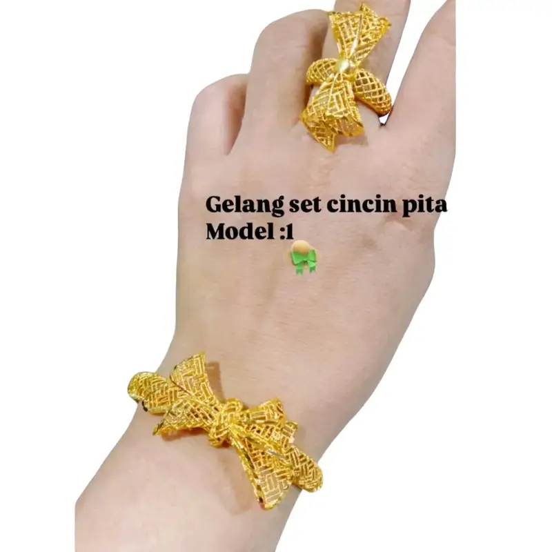 GELANG SET CINCIN MODEL PITA , LAPISAN EMAS 24K.TIDAK MUDAH LUNTUR DAN BISA DIATUR BESAR KECILNYA SESUAI UKURAN TANGAN DAN JARI 0