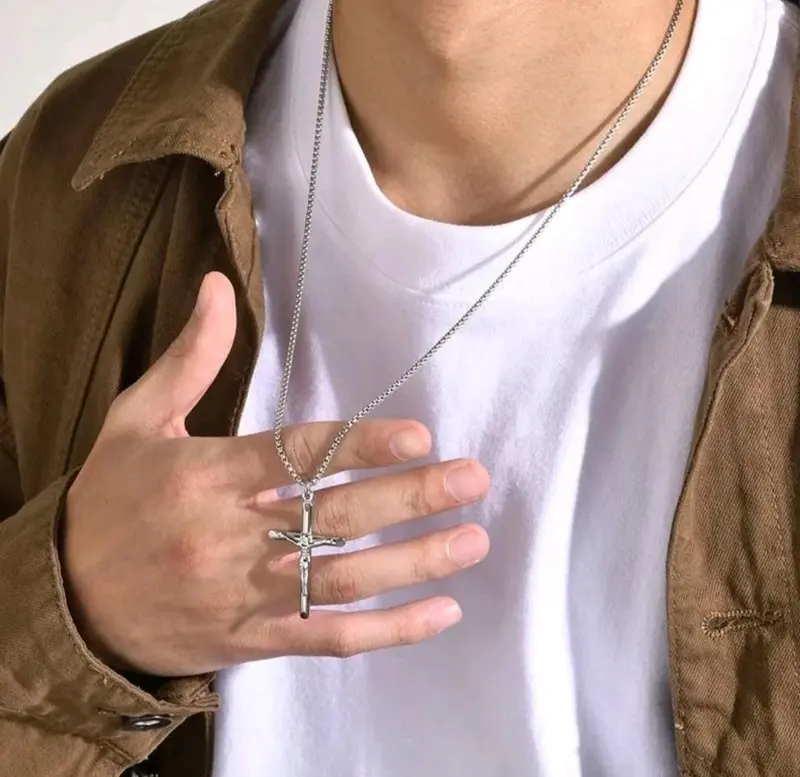 Kalung Salib Yesus Titanium Pria dan Wanita Antikarat 2