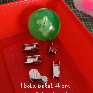 1 set bola bekel 4 cm dan 5 biji bekel besi