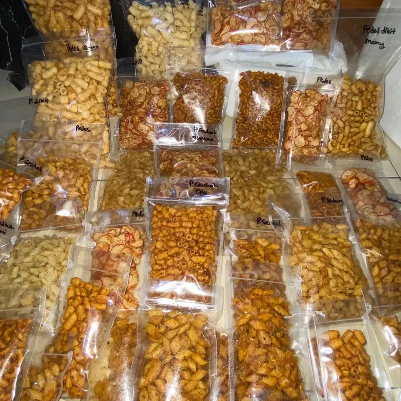 Makaroni bantet by nyemil seuhah 250gr asin pedas Snack Cemilan Kering 3
