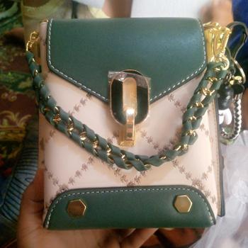 Product Review of Tas Desain Fashion Untuk Wanita Tas Bahu Santai Serbaguna Kulit PU Kapasitas Besar from U** u**i 1