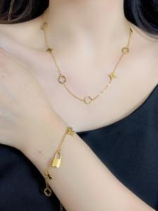 Set Kalung & Gelang, SUNQ, Rekaan Semanggi Berongga Keluli Titanium Elegan, Barang Kemas Wanita Bersalut Emas Mewah Rantai Jewelry