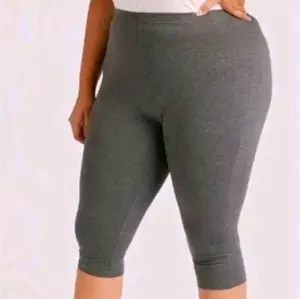 LEGGING KAOS 3/4 SUPER JUMBO >BB (85kg- 120kg) BIG SIZE - Legging Bawah Lutut Super Jumbo Soft Rayon - Celana Tebal Stretch Stylish Nyaman