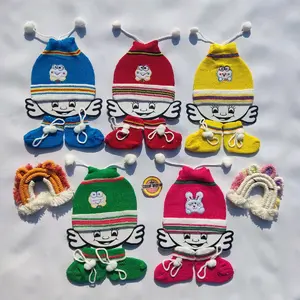 topi dan kaus kaki rajut bayi baru lahir