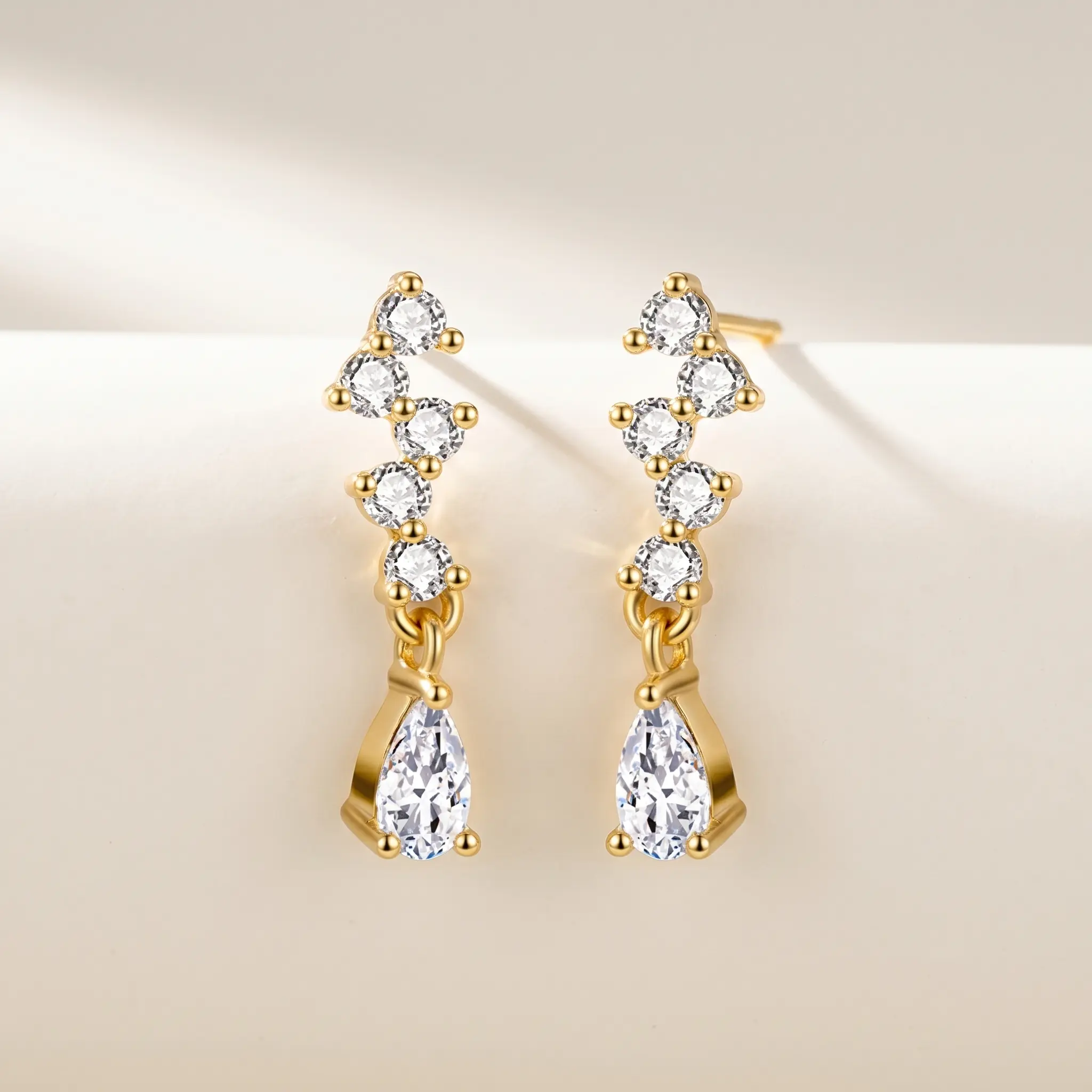S334 - Anting Wanita Perak Jewerly Elegan 18K Gold Plated Anting Warna Emas Anti Luntur Anti Karat Perhiasan Gaya Mewah Aksesoris Wanita Premium Anting Permata Earrings Moissanite Hadiah
