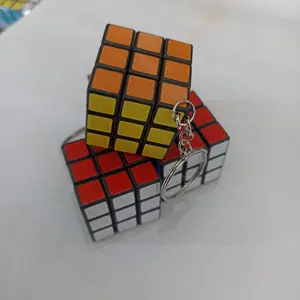 Mainan Asah Otak Rubik 3x3 Mini dengan Gantungan Kunci - Kubus Ajaib Kokoh dan Lentur - Games