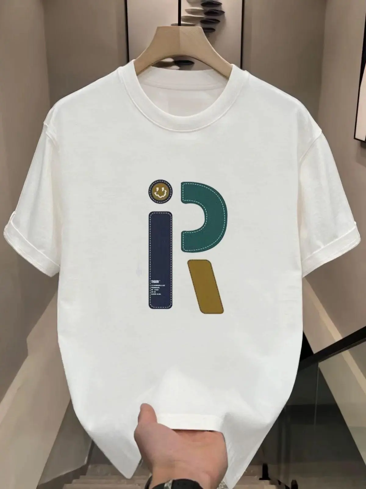 Kaos T-shirt cetak digital yang cocok untuk pria dan wanita muda tahun 2025 - Bahan nyaman